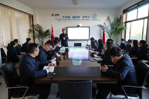 304amÓÀÀû¼¯ÍÅÔ±¹¤¾ÙÐС°ÂÖ½²ÂÖѵ¡± 304amÓÀÀû¼¯ÍÅÔ±¹¤¾ÙÐС°ÂÖ½²ÂÖѵ¡±