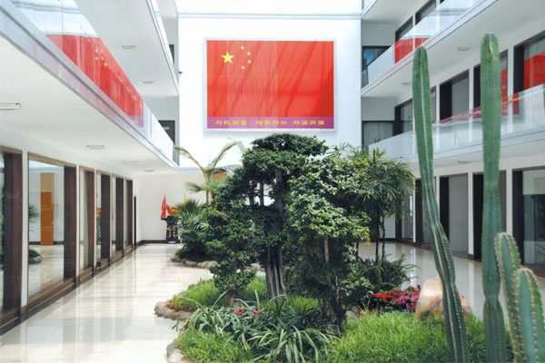 304am永利集团总部悬挂一面巨幅国旗 304am永利集团总部悬挂一面巨幅国旗