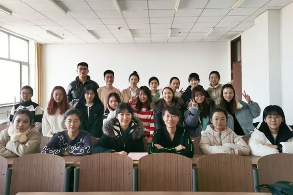 ���о���ͬ��ĺ�Ӱ